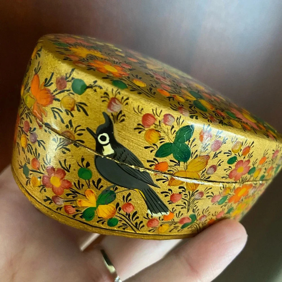 Vintage Hand Painted Lacquered Heart Shaped Wooden Trinket Box Kashmir India - Picture 2 of 11